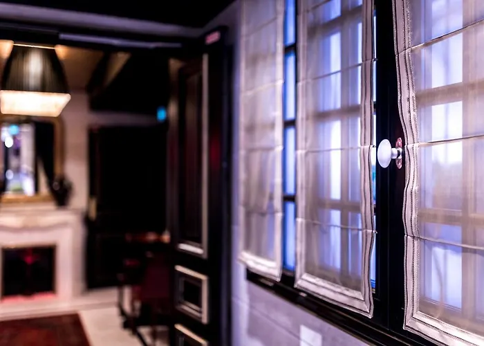 Maison Albar- Le Champs-elysees